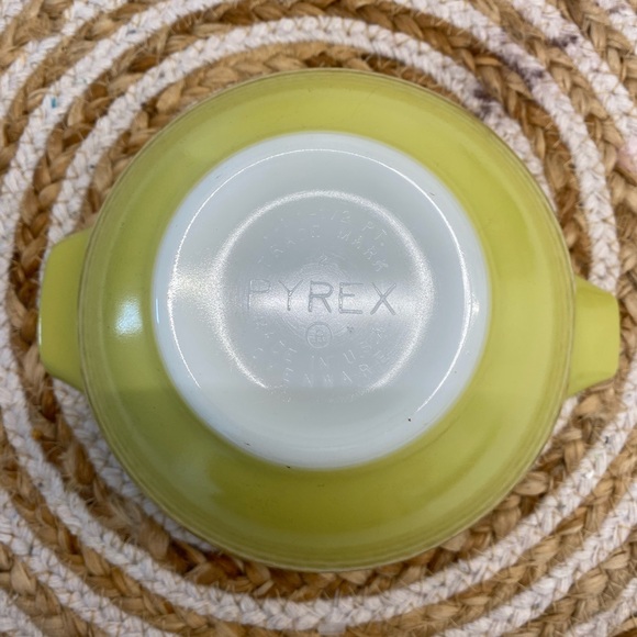 Vintage 1967-1972 Cinderella Pyrex 1.5 pint Verde Bowl 431 - Picture 3 of 3